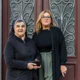 Ad accoglierci ci sono suor Lisa e Isabella Picci, rispettivamente responsabile e coordinatrice della comunit�